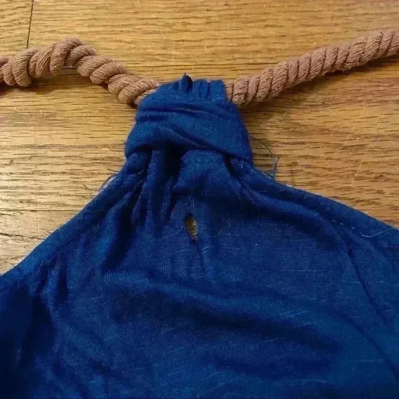 Embroidered halter top - Picture 10 of 11